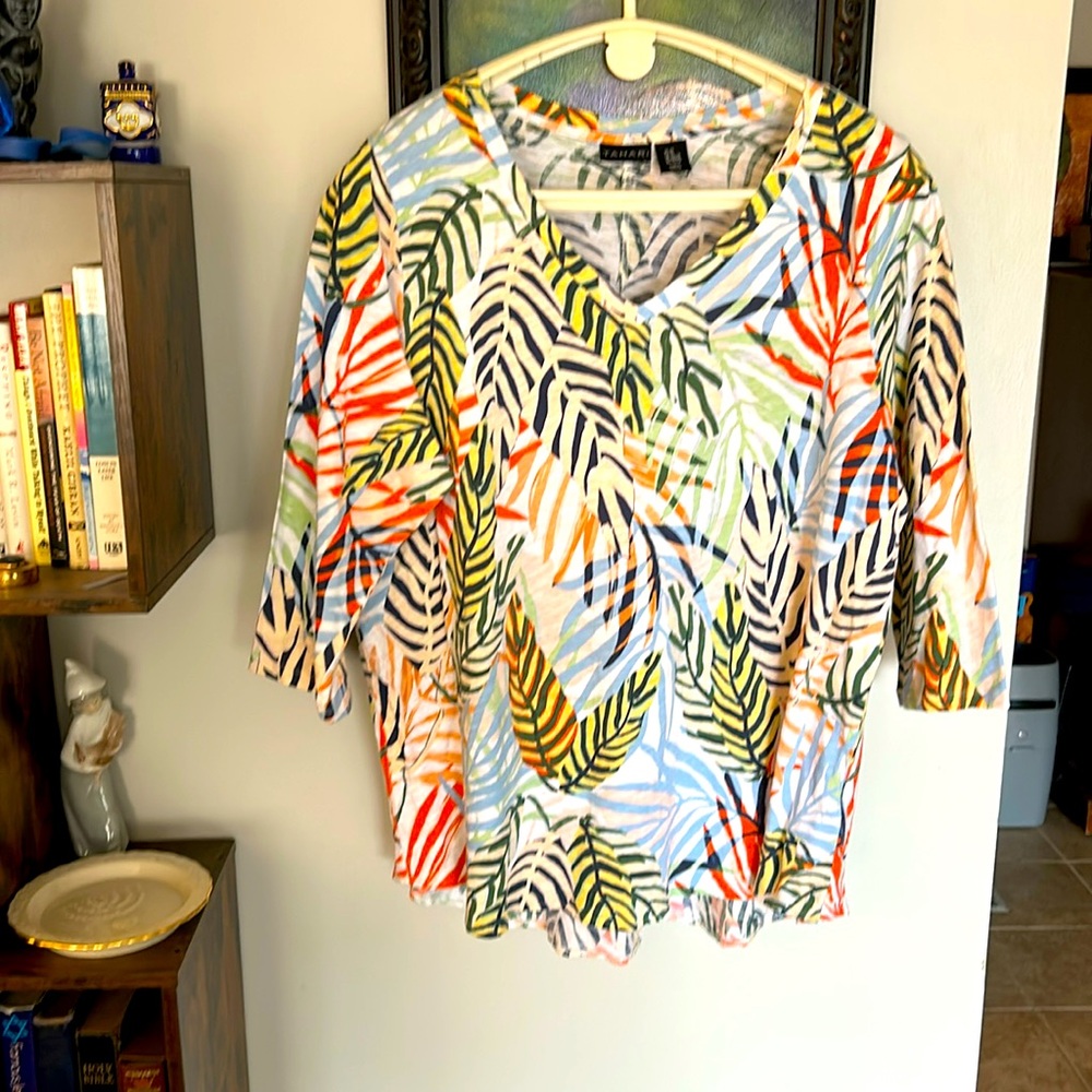 Tahari T-shirt, 3/4 sleeves, tropical print, size 2X